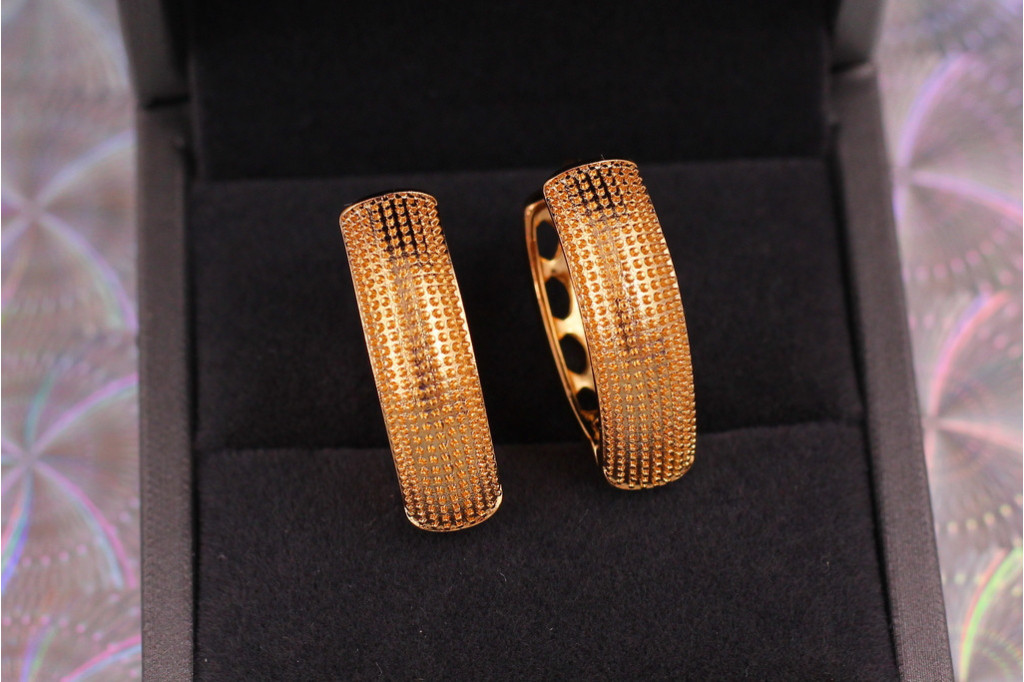 Сережки Xuping Jewelry широкі дужки з фарбуванням 2,6 см золотисті