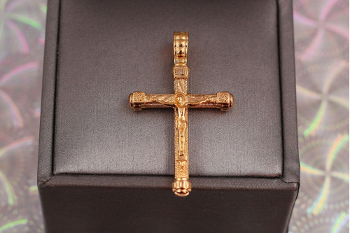 Крестик Xuping Jewelry круглое литье с распятием 3.5 см золотистый