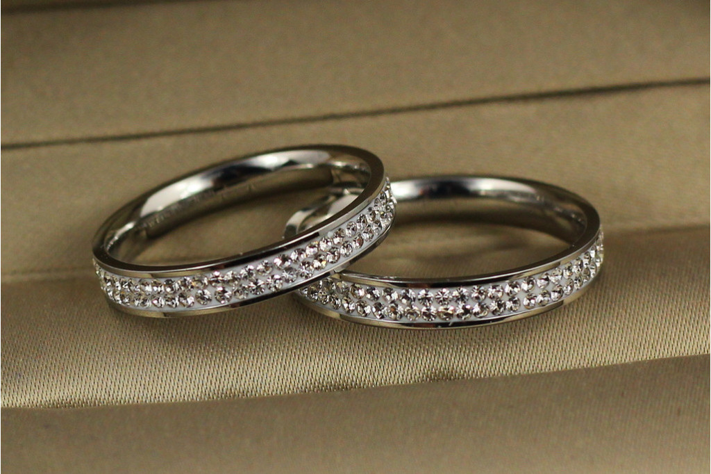 Кольцо Xuping Jewelry две дорожки по кругу с бортиками по краям р 17 серебристое