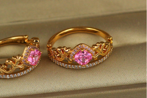 Кільце Xuping Jewelry вінець із рожевим каменем р 18 золотисте