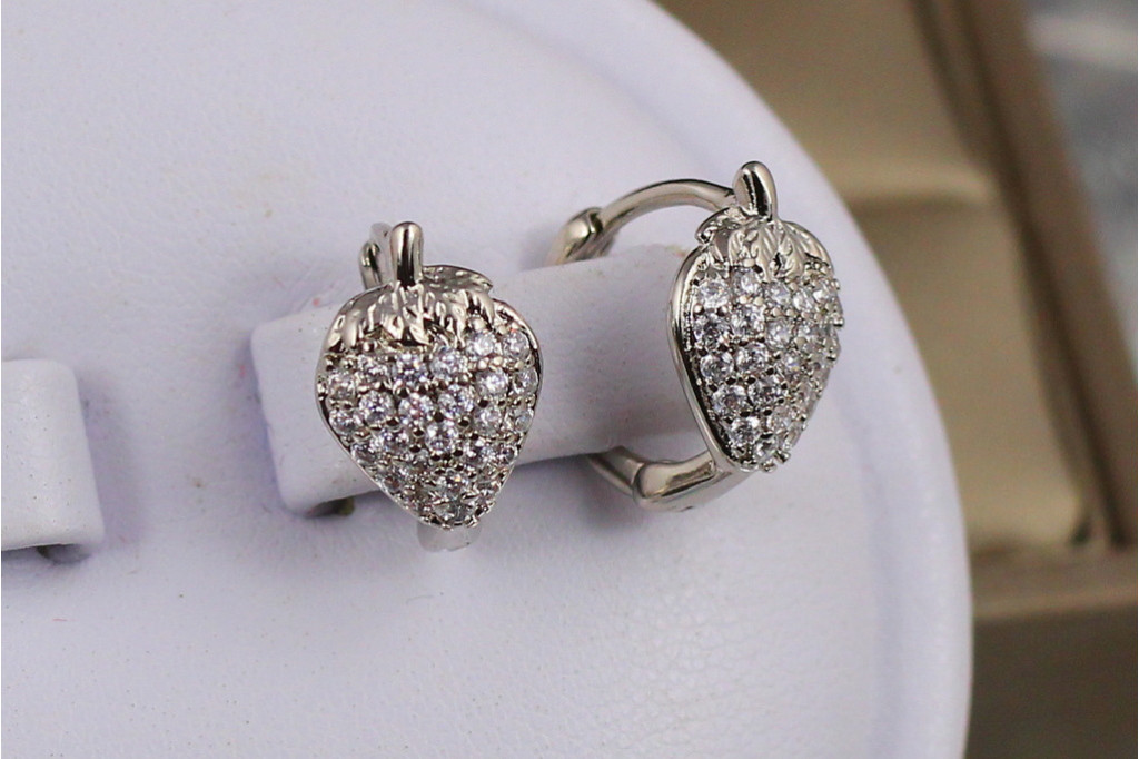 Серьги  Xuping Jewelry клубничка 1.2 см серебристые