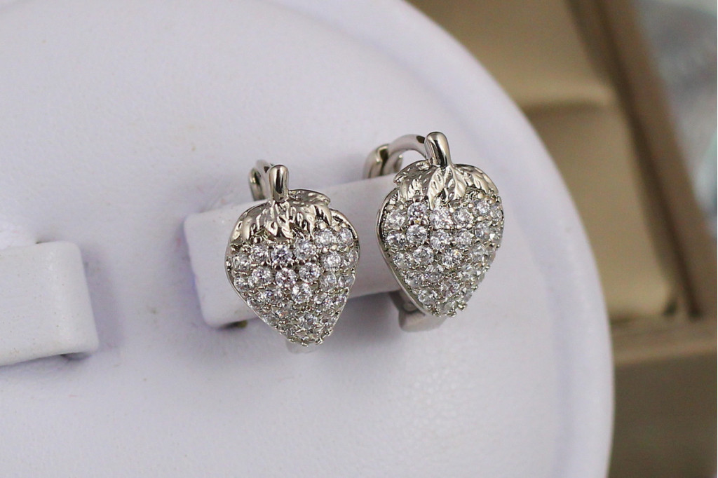 Серьги  Xuping Jewelry клубничка 1.2 см серебристые