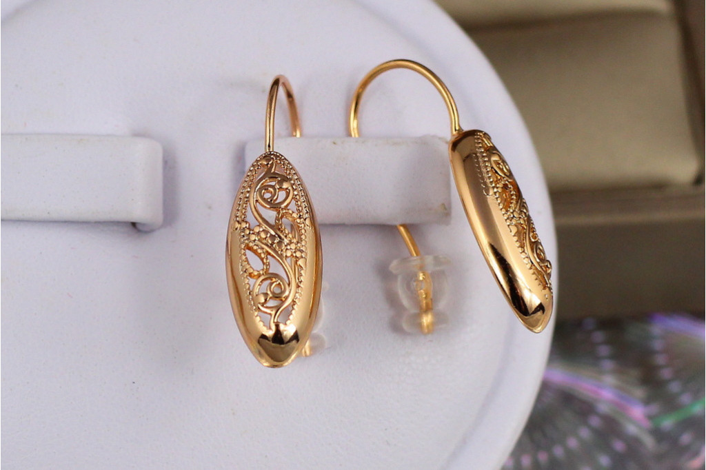 Серьги Xuping Jewelry овал с резным узором 2.7 см золотистые