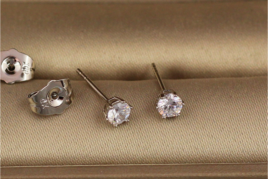 Серьги гвоздики Xuping Jewelry камешки на шесть креплений 4 мм  серебристые