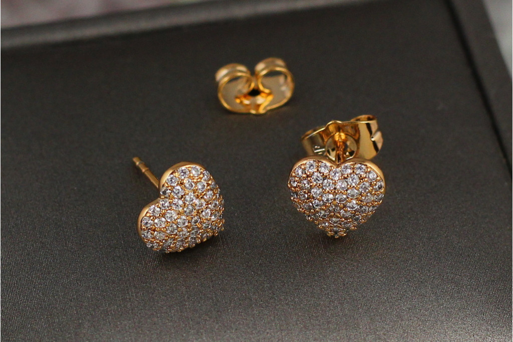 Сережки гвоздики Xuping Jewelry сердечка з дрібних фіанітів 9 мм золотисті