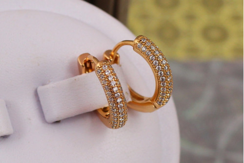 Сережки кільця Хuping Jewelry опуклі з камінцями ззаду гладкі 1.6 см золотисті
