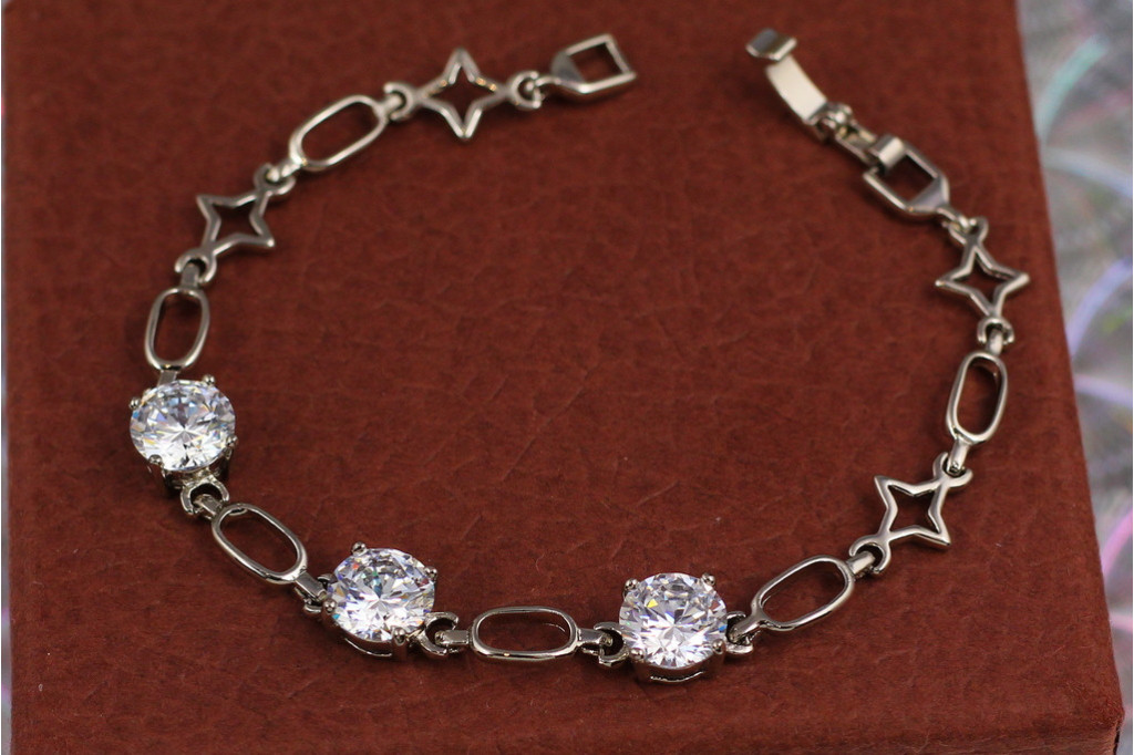 Браслет Xuping Jewelry с белыми камнями планеты 17.5 см 8 мм серебристый
