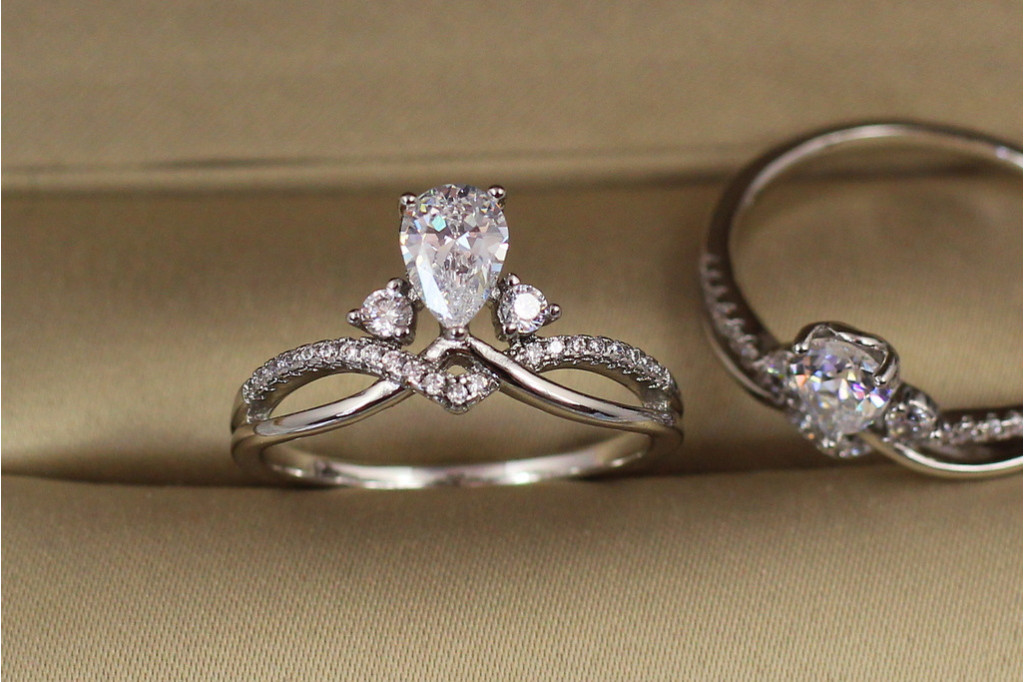 Кольцо Xuping Jewelry лесная нимфа р 19 серебристое