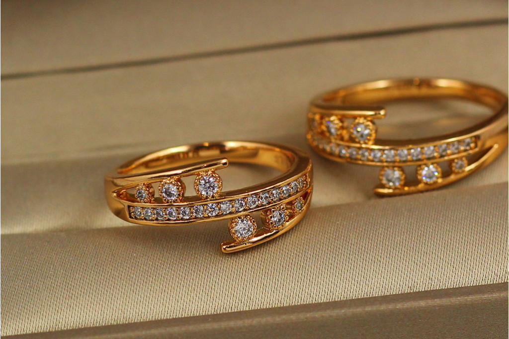 Кольцо Xuping Jewelry подъем и спуск р 18 золотистое