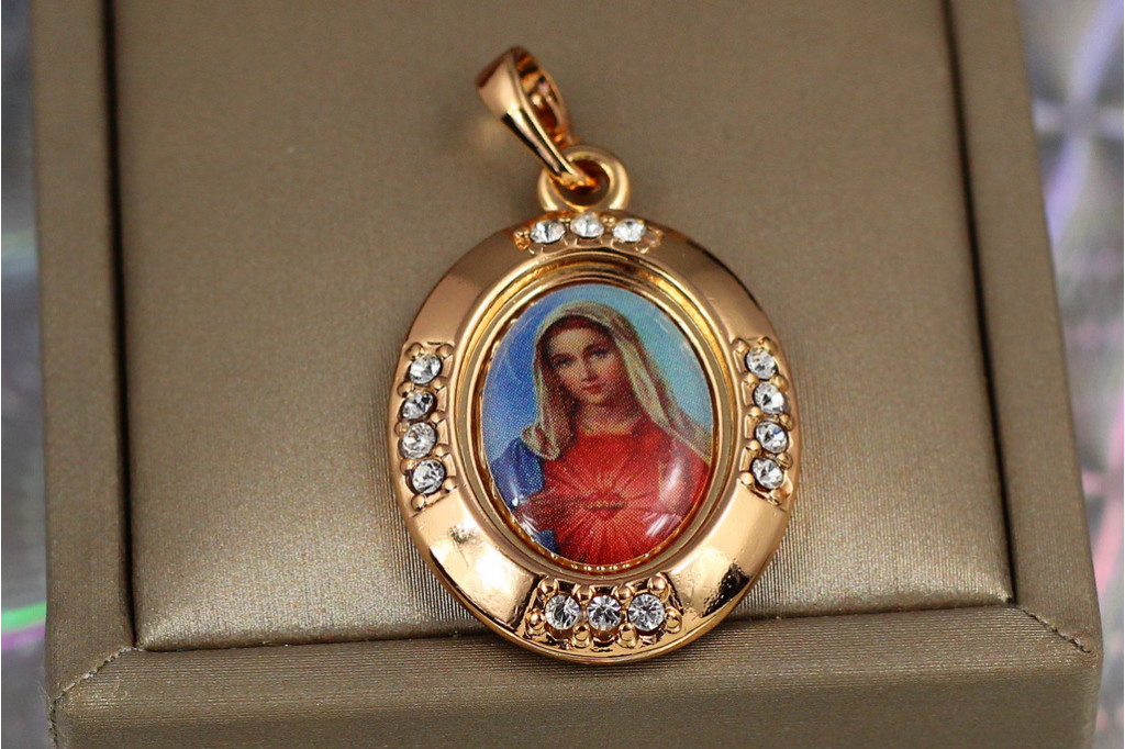 Ладанка Xuping Jewelry овальная дева Мария с камнями цветная 2.7 см золотистая