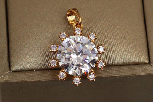 Кулон Xuping Jewelry солнышко с белыми камнями 1.7 см золотистый