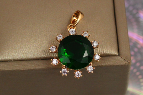 Кулон Xuping Jewelry солнышко с зелеными камнями 1.7 см золотистый