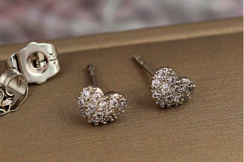 Серьги гвоздики Xuping Jewelry маленькие сердечки с камешками 5 мм серебристые