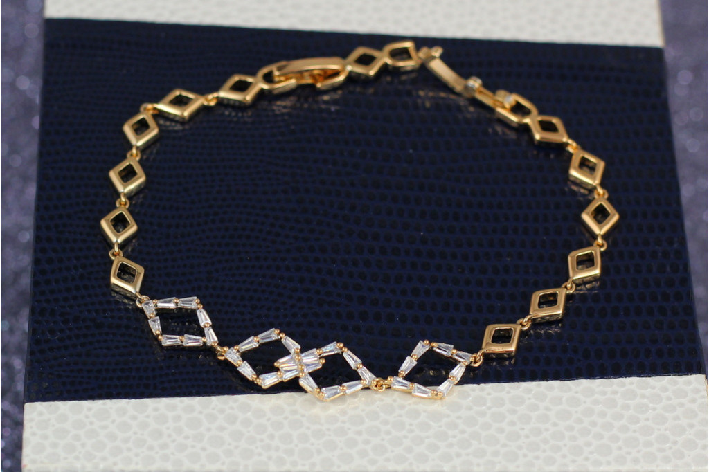 Браслет Xuping Jewelry ромбики в середині чотири з камінням 21 см 8 мм золотистий