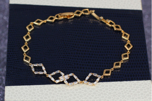 Браслет Xuping Jewelry ромбики в середині чотири з камінням 21 см 8 мм золотистий