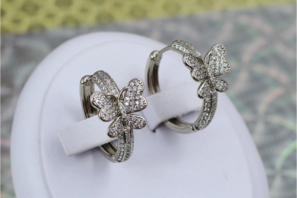 Сережки Xuping Jewelry політ метелика 2.4 см сріблясті