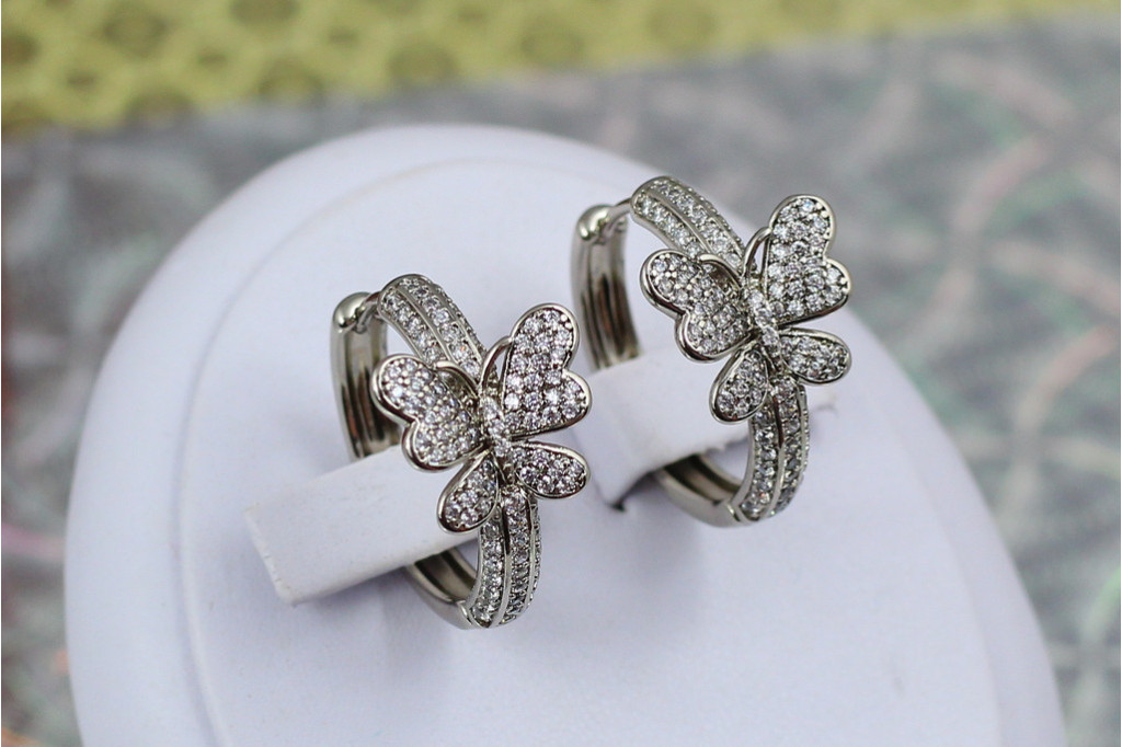 Сережки Xuping Jewelry політ метелика 2.4 см сріблясті