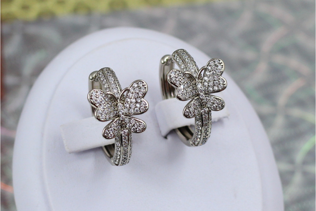 Сережки Xuping Jewelry політ метелика 2.4 см сріблясті