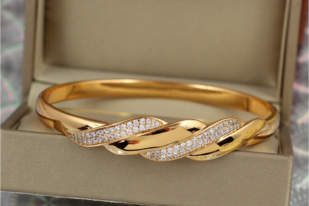 Браслет бэнгл  Xuping Jewelry две волны 60 см на руку от 16 см до 19 см золотистый