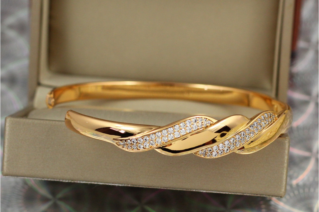 Браслет бэнгл  Xuping Jewelry две волны 60 см на руку от 16 см до 19 см золотистый