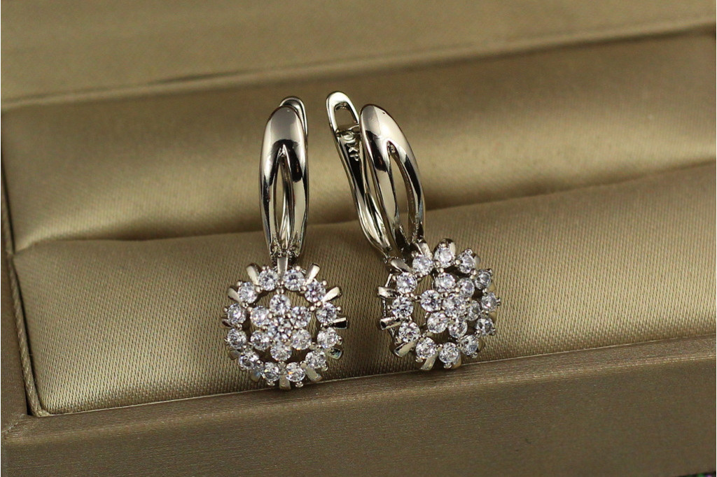 Серьги  Xuping Jewelry цветочная поляна 2.5 см серебристые