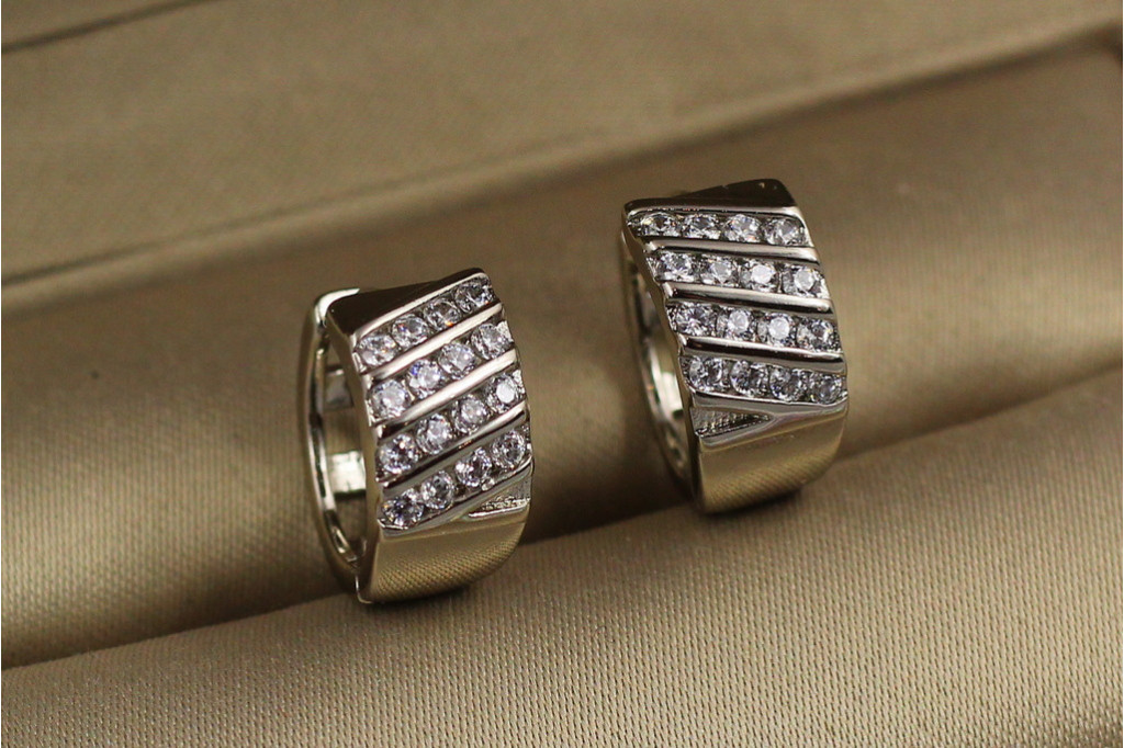 Серьги Xuping Jewelry кольца пепита 1.4 см серебристые