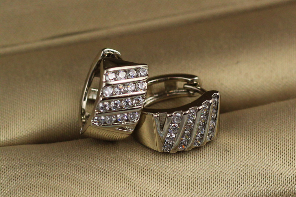 Серьги Xuping Jewelry кольца пепита 1.4 см серебристые