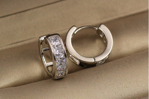 Серьги Xuping Jewelry кольца крупные квадратные камни 1.5 см серебристые