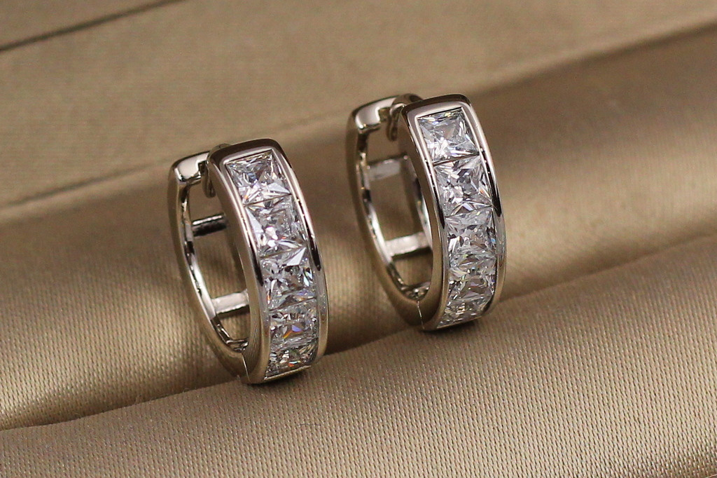Серьги Xuping Jewelry кольца крупные квадратные камни 1.5 см серебристые