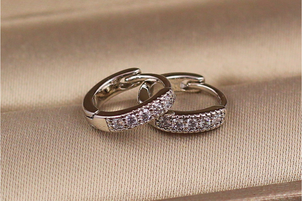 Серьги Xuping Jewelry тонкие колечки с камешками 10 мм серебристые