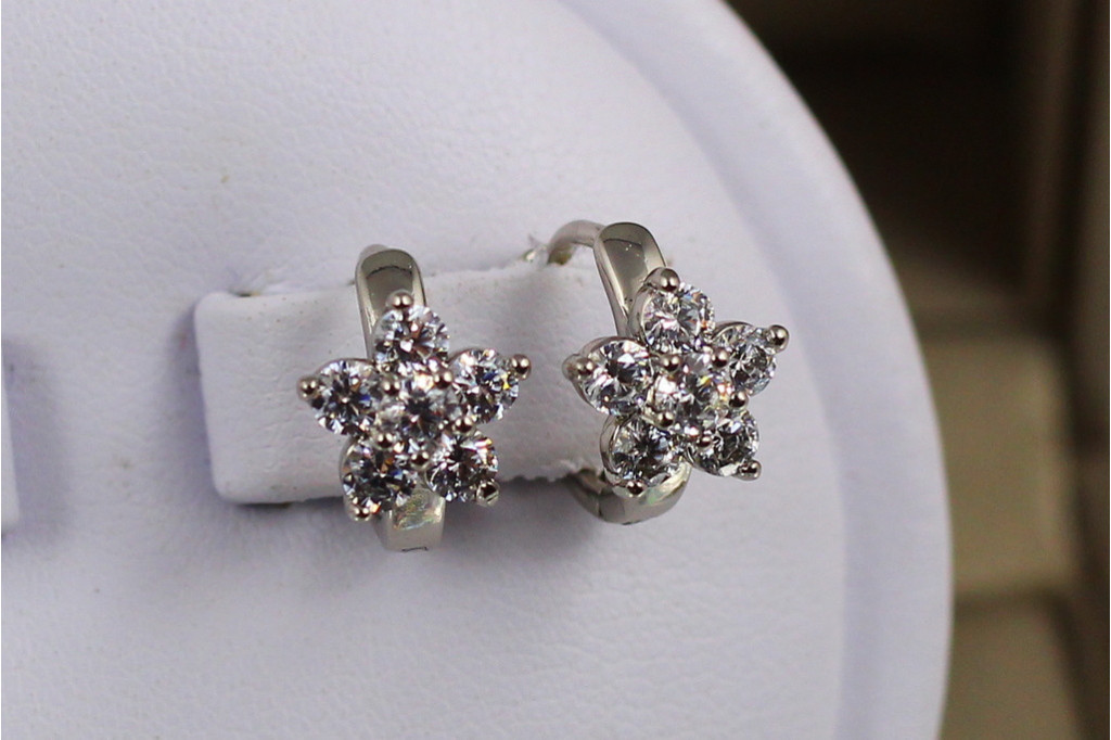 Серьги детские Xuping Jewelry пять лепестков 11 мм серебристые