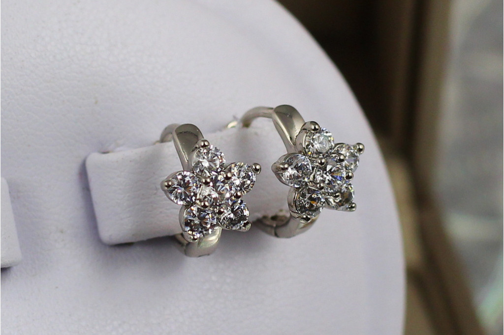 Серьги детские Xuping Jewelry пять лепестков 11 мм серебристые