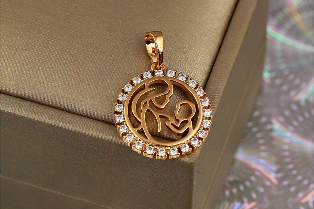Кулон Xuping Jewelry мать и дитя в кругу крупных фианитов 1.8 см золотистый