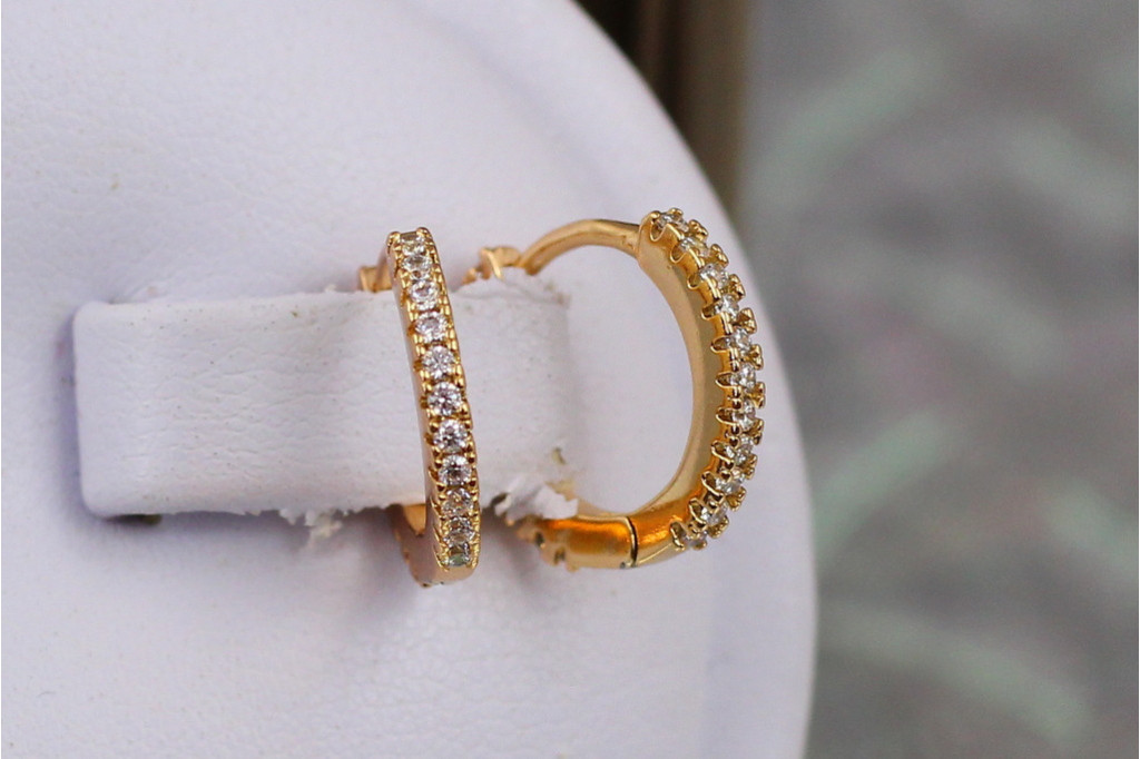Серьги Xuping Jewelry дорожка из камней спереди и сзади 1.3 см золотистые