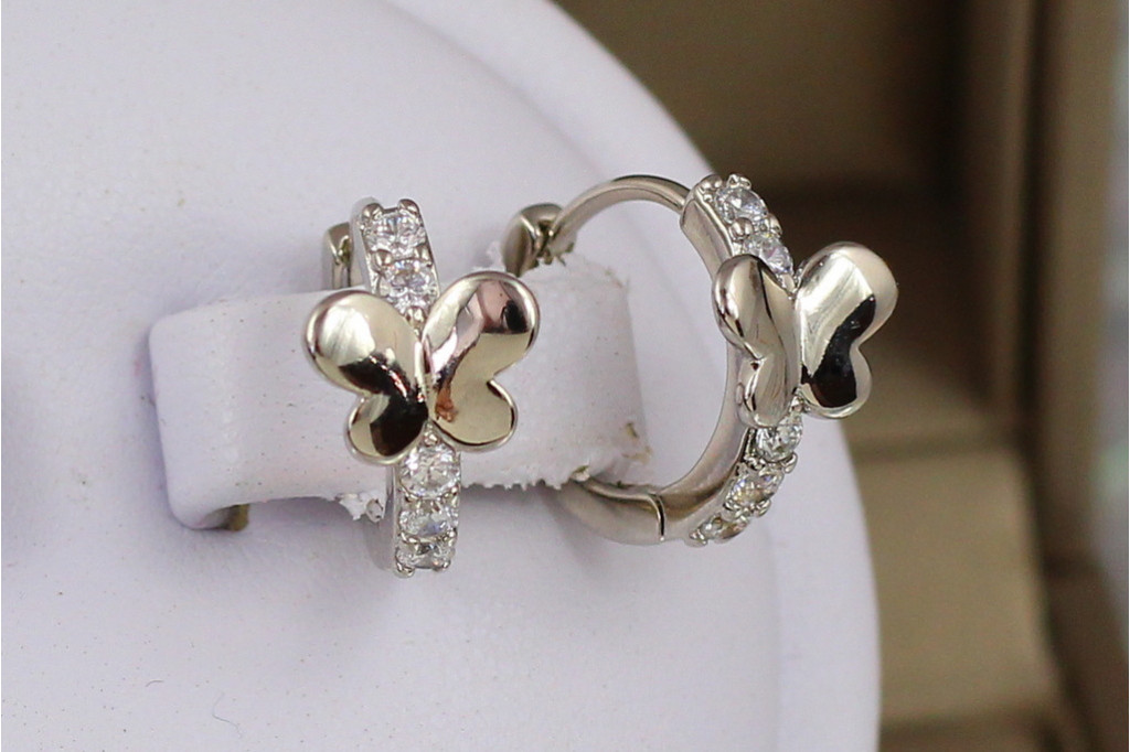 Серьги Xuping Jewelry бабочка на стебельке из фианитов 1.3 см серебристые