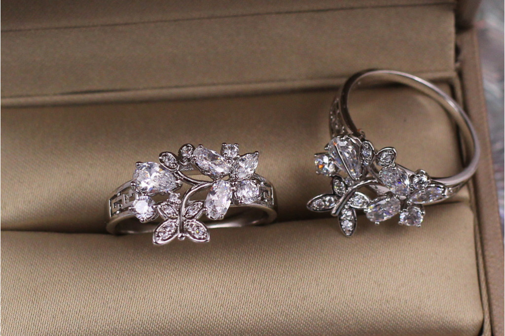 Кільце Xuping Jewelry пурхання метелика 17 р сріблясте