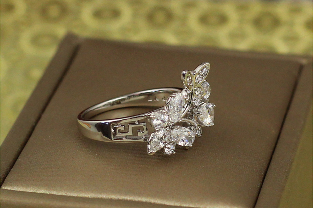 Кільце Xuping Jewelry пурхання метелика 17 р сріблясте