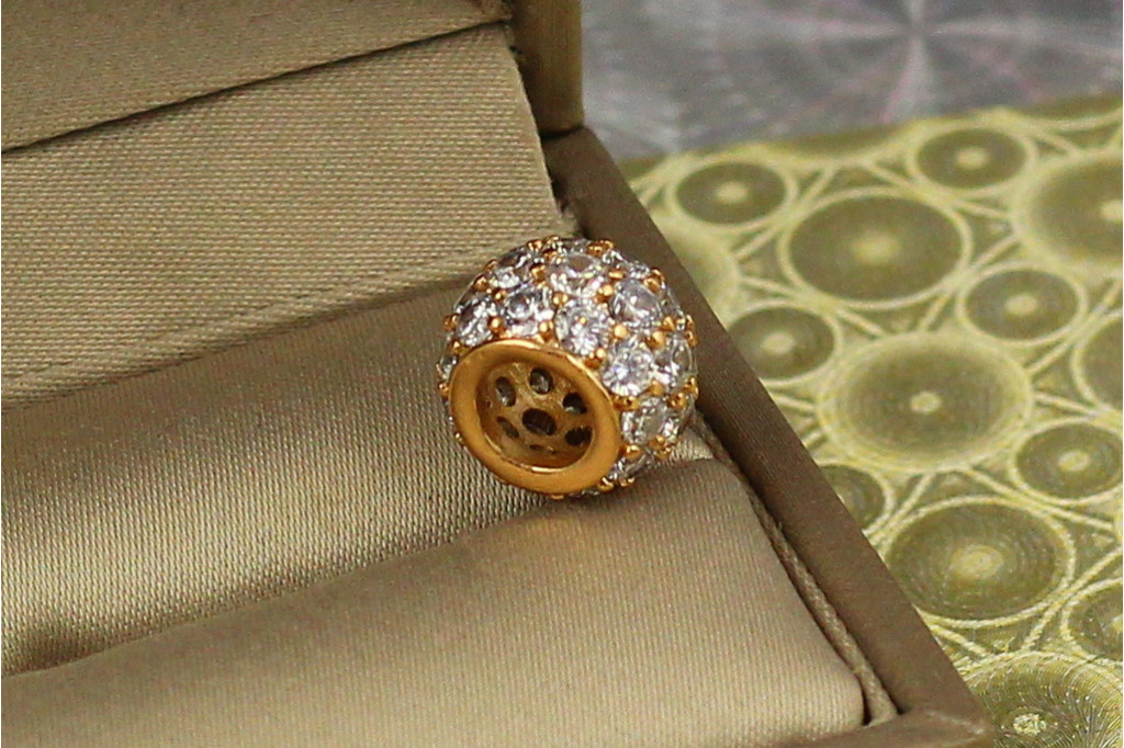 Кулон шарм Xuping Jewelry большой шарм с крупными камнями 8 мм золотистый