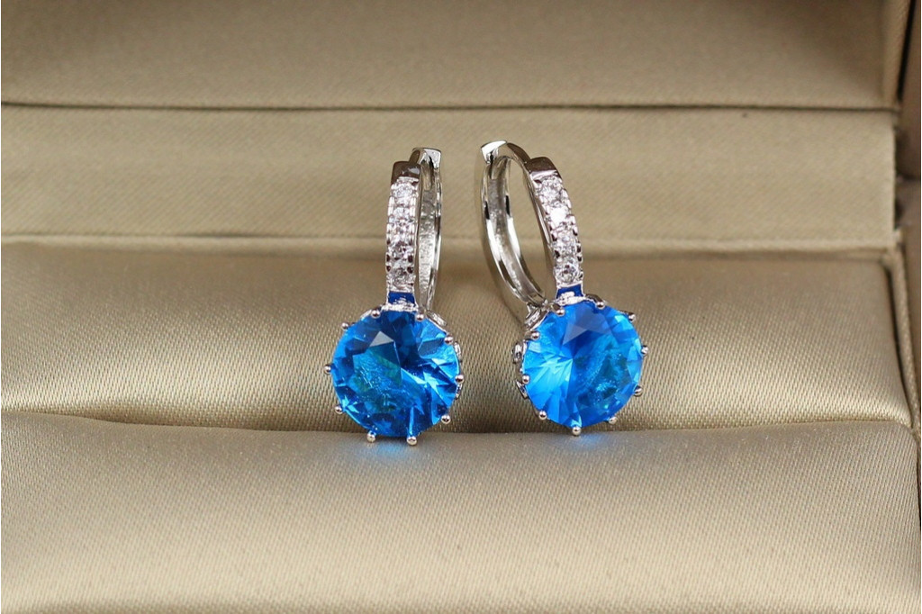 Серьги Xuping Jewelry с большим голубым камнем 2 см серебристые