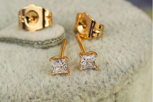 Серьги гвоздики Xuping Jewelry квадратные камешки 4 мм золотистые
