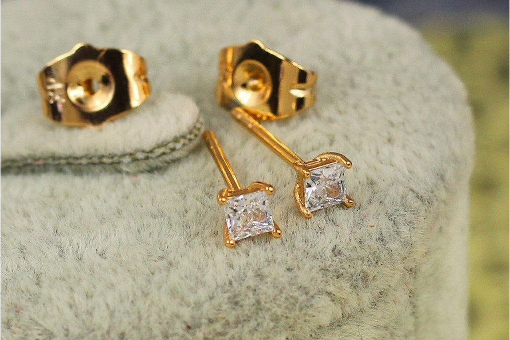 Серьги гвоздики Xuping Jewelry квадратные камешки 4 мм золотистые