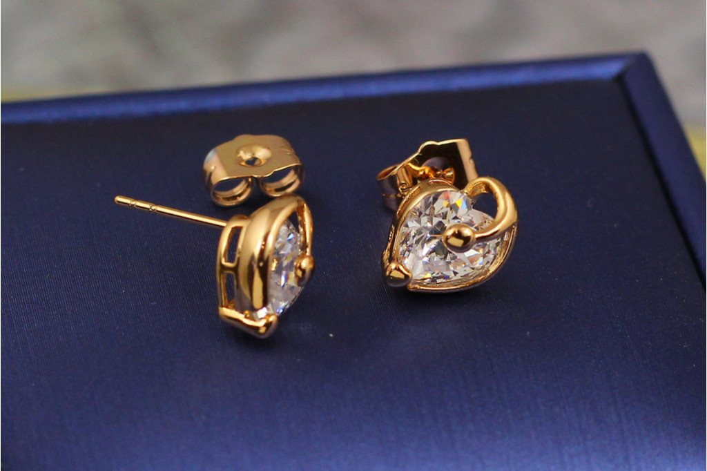 Серьги гвоздики Xuping Jewelry хрустальное сердце 11 мм золотистые