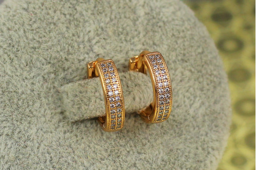 Серьги Xuping Jewelry колечки с камнями бортики по краям 1.5 см золотистые