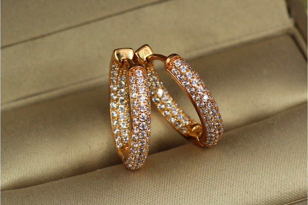 Сережки Xuping Jewelry опуклі кільця з камінням спереду та ззаду 2 см золотисті