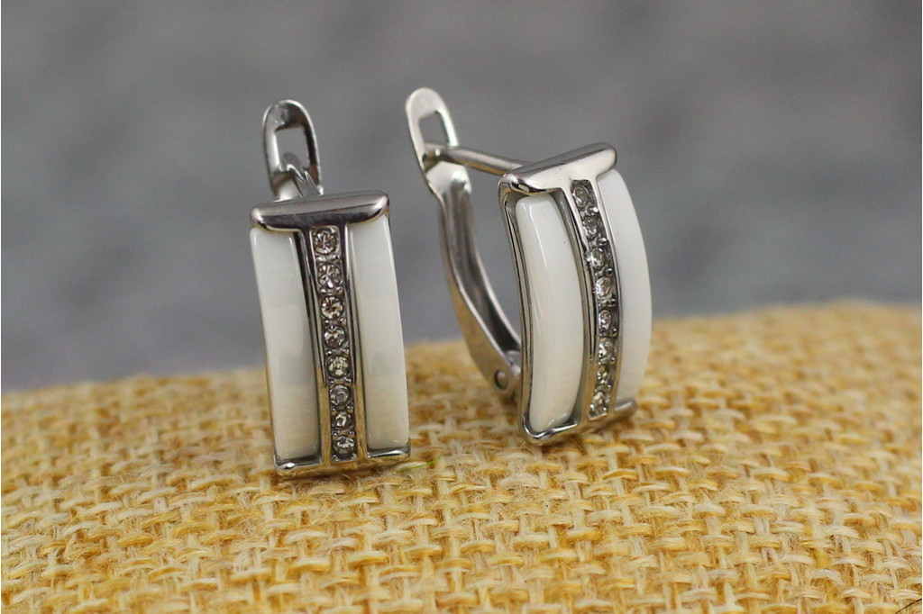 Серьги  Xuping Jewelry галстук с белой керамикой  1.6 см серебристые