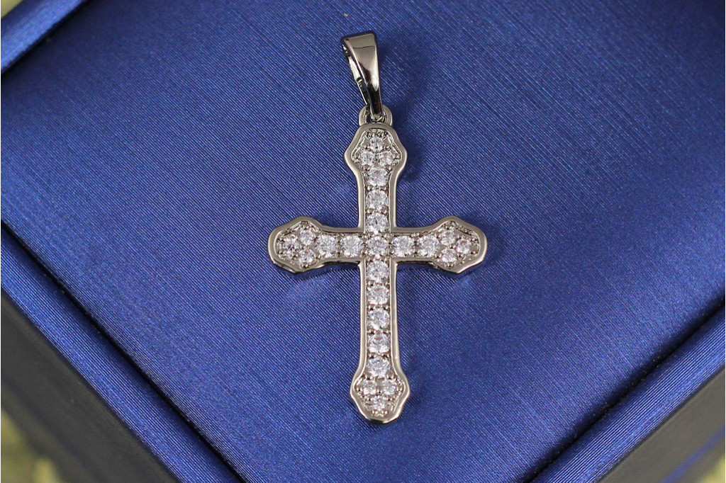 Крестик Xuping Jewelry с фианитами в ободке 2.6 см серебристый