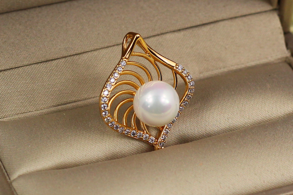 Кулон Xuping Jewelry подводный мир с жемчужиной 2.7 см золотистый