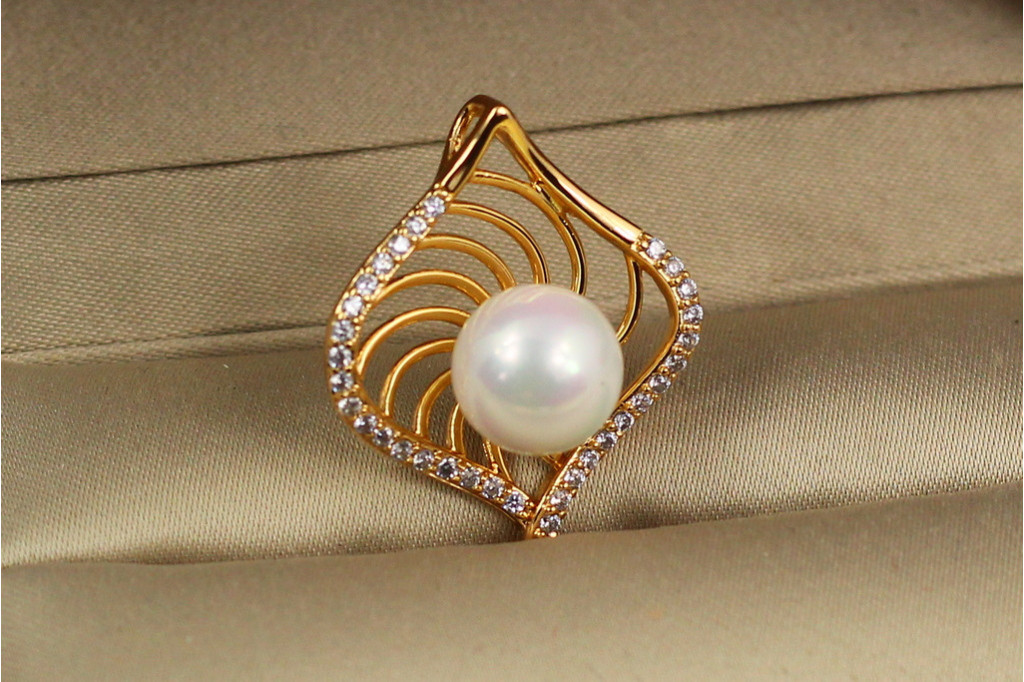 Кулон Xuping Jewelry подводный мир с жемчужиной 2.7 см золотистый