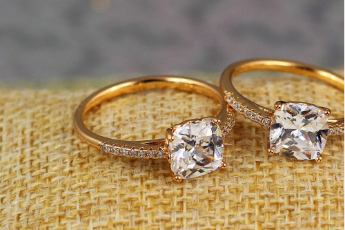 Кольцо Xuping Jewelry квадратный фианит с дорожками по бокам  р 19 золотистое