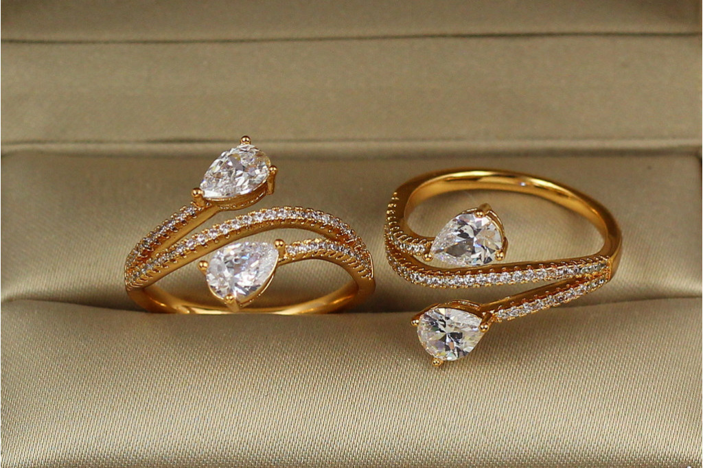 Кільце Xuping Jewelry зустрічні краплі р 18 золотисте